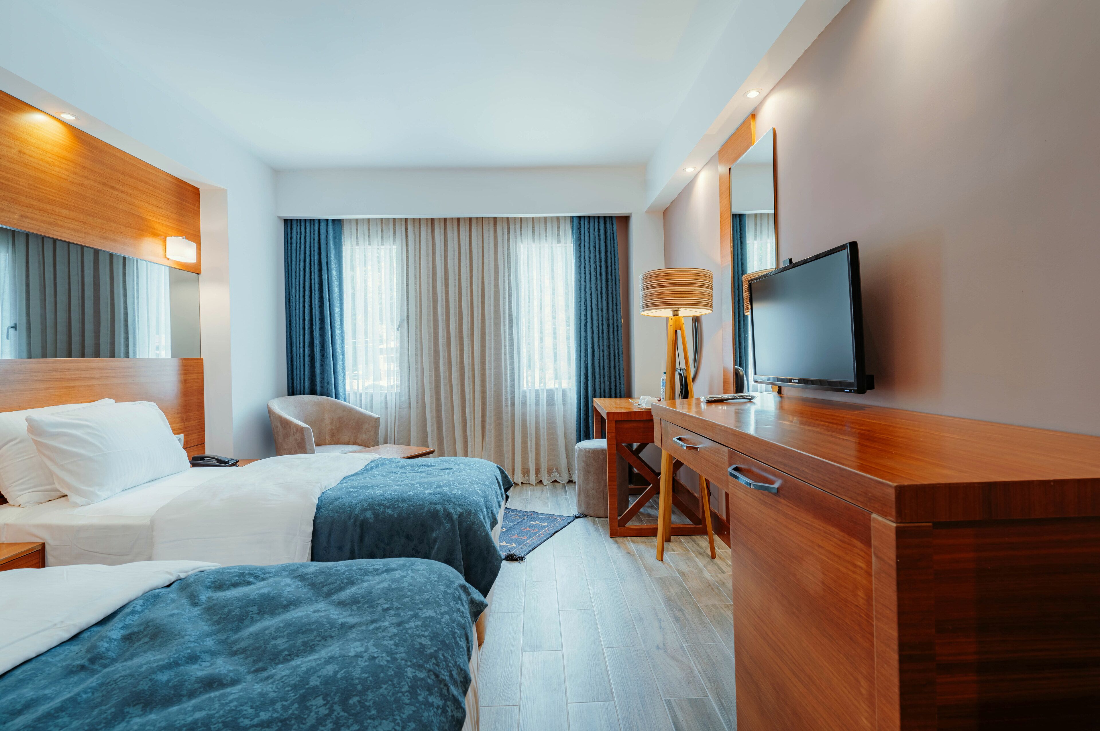 Egyptian cotton sheets, premium bedding, Select Comfort beds, minibar