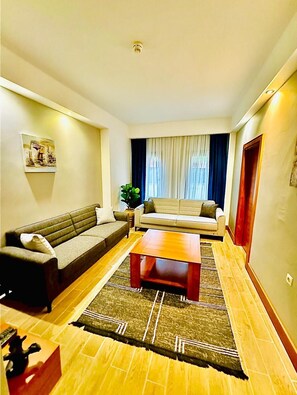 Family Suite, Mountain View | Living area | TV