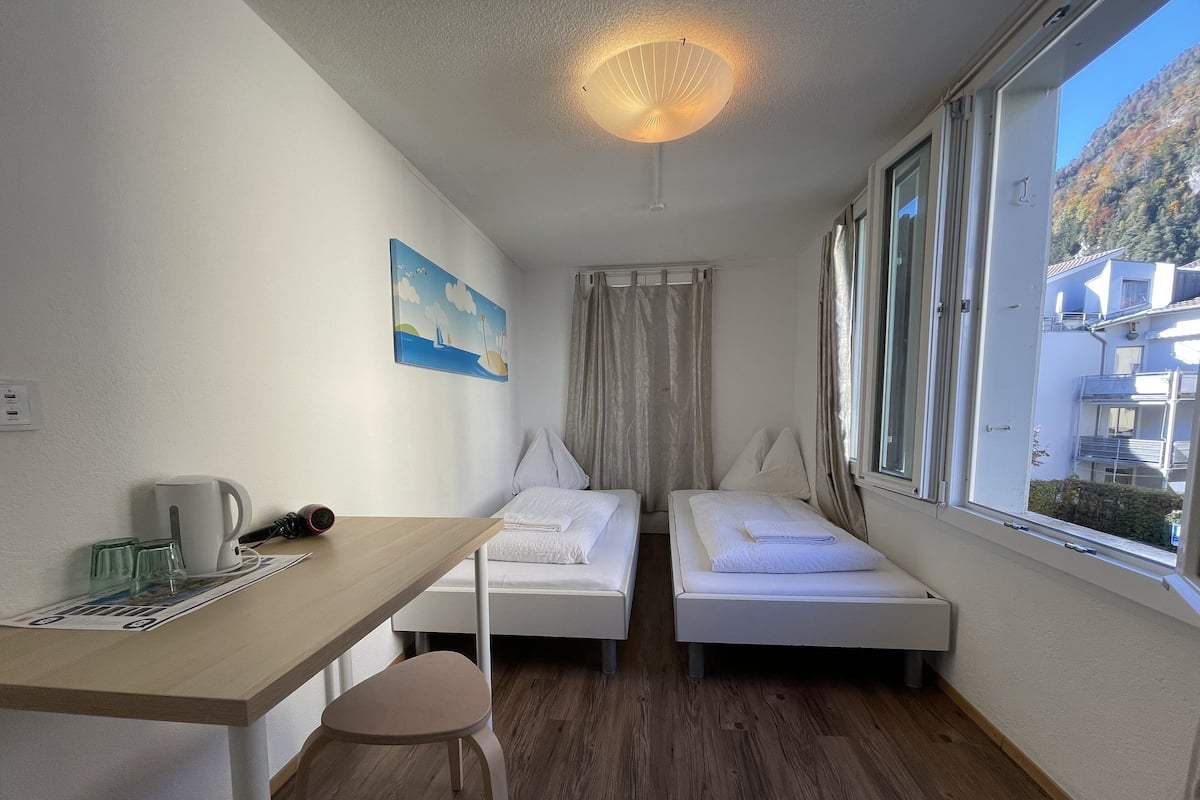 Basic-Zweibettzimmer, Gemeinschaftsbad