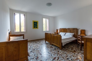 Desk, iron/ironing board, rollaway beds, free WiFi