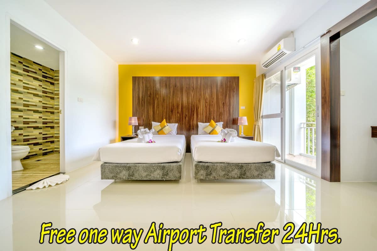 deluxe twin room | 1 bedroom, desk, laptop workspace, soundproofing