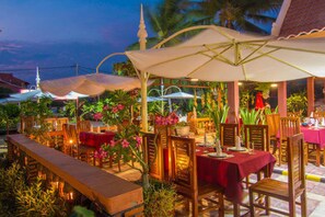 Breakfast, lunch and dinner served - Ravorn Villa Boutique (Battambang)