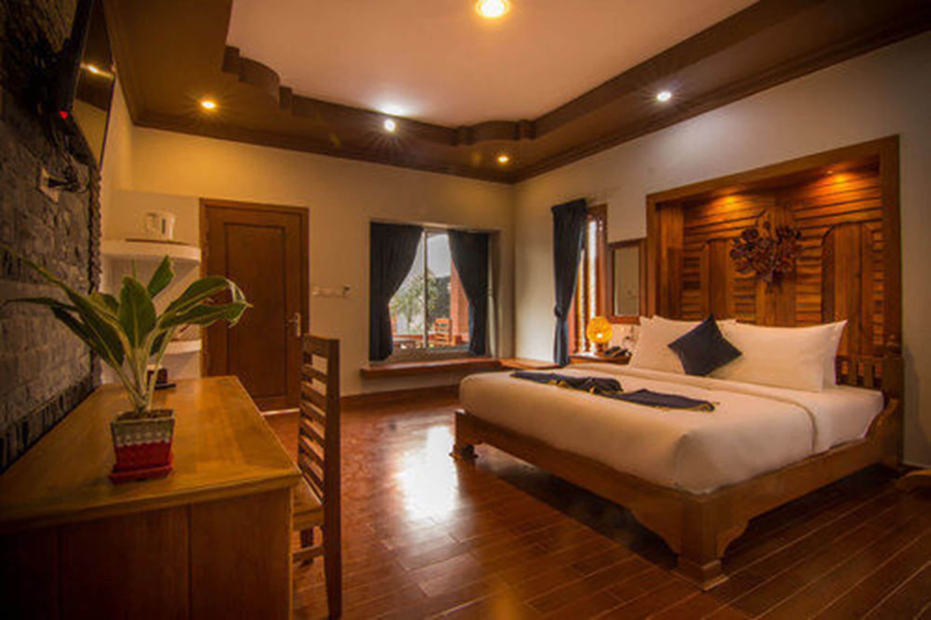 executive suite - pool view | children’s theme room