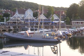 بار على الشاطئ