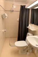 Ducha, artículos de tocador gratuitos, secador de pelo, toallas