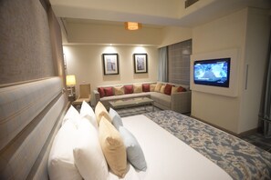 Executive Suite, 1 Double Bed, Bathtub | Minibar, in-room safe, desk, blackout curtains - Efcee Sarovar Premiere Bhavnagar (Bhavnagar)
