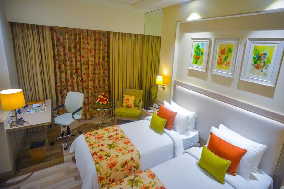 Deluxe Room, 2 Twin Beds | Minibar, in-room safe, desk, blackout drapes