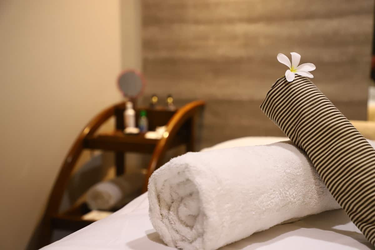 couples treatment room(s), steam room, body treatments, body wraps