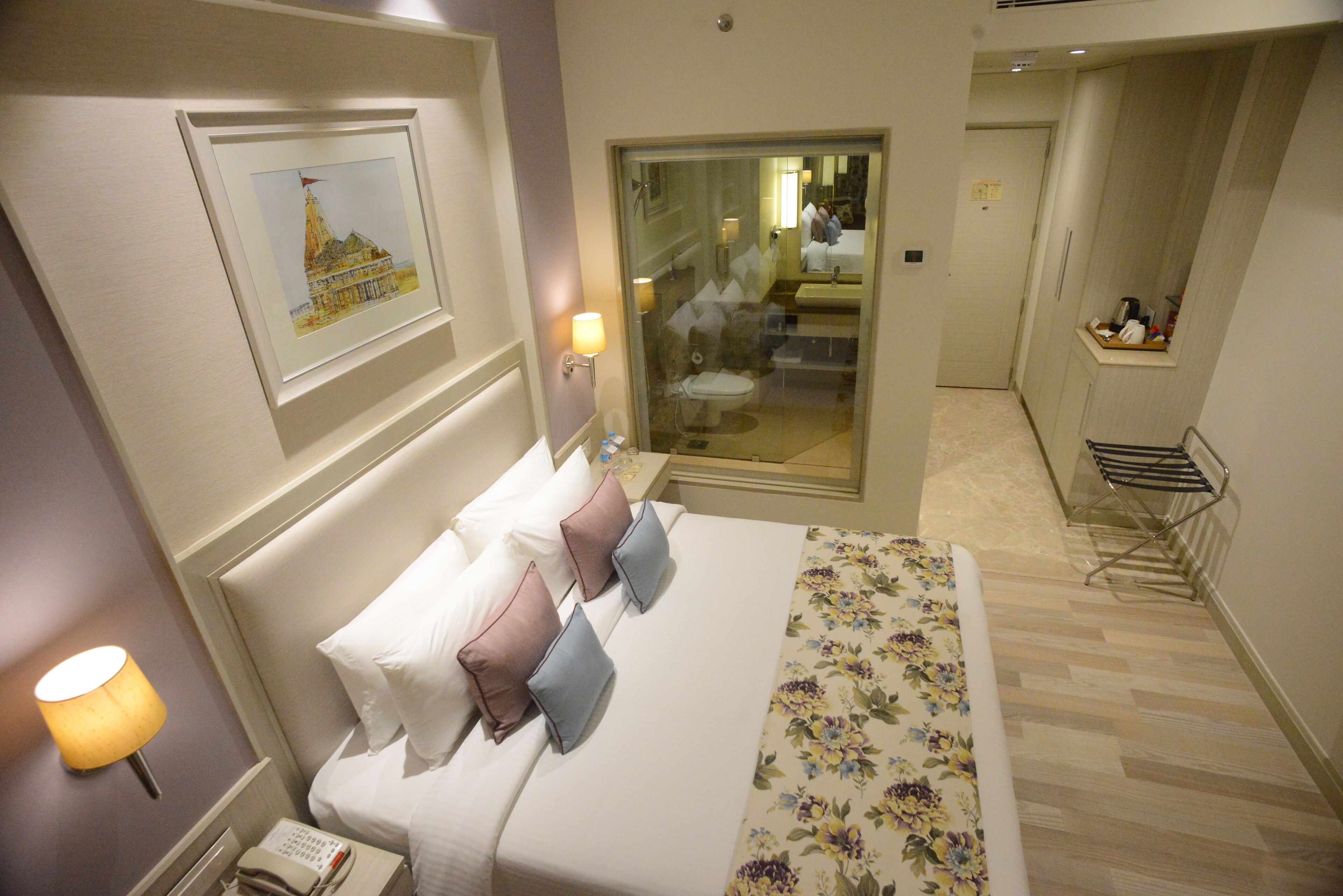 Deluxe Room, 1 Double Bed | Minibar, in-room safe, desk, blackout drapes