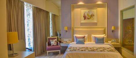 Quarto premium, 1 cama de casal | Frigobar, cofres nos quartos, escrivaninha, cortinas blackout