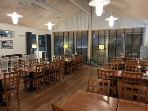 Frokost, lunsj og middag serveres, skandinaviske retter 