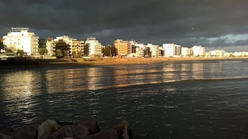 Am Strand, weißer Sandstrand