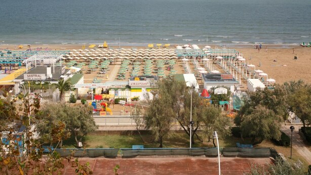 En la playa, arena blanca