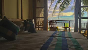 Vila conforto, 3 quartos, vista para o oceano, ao lado da praia | Cofres nos quartos, individualmente decorados