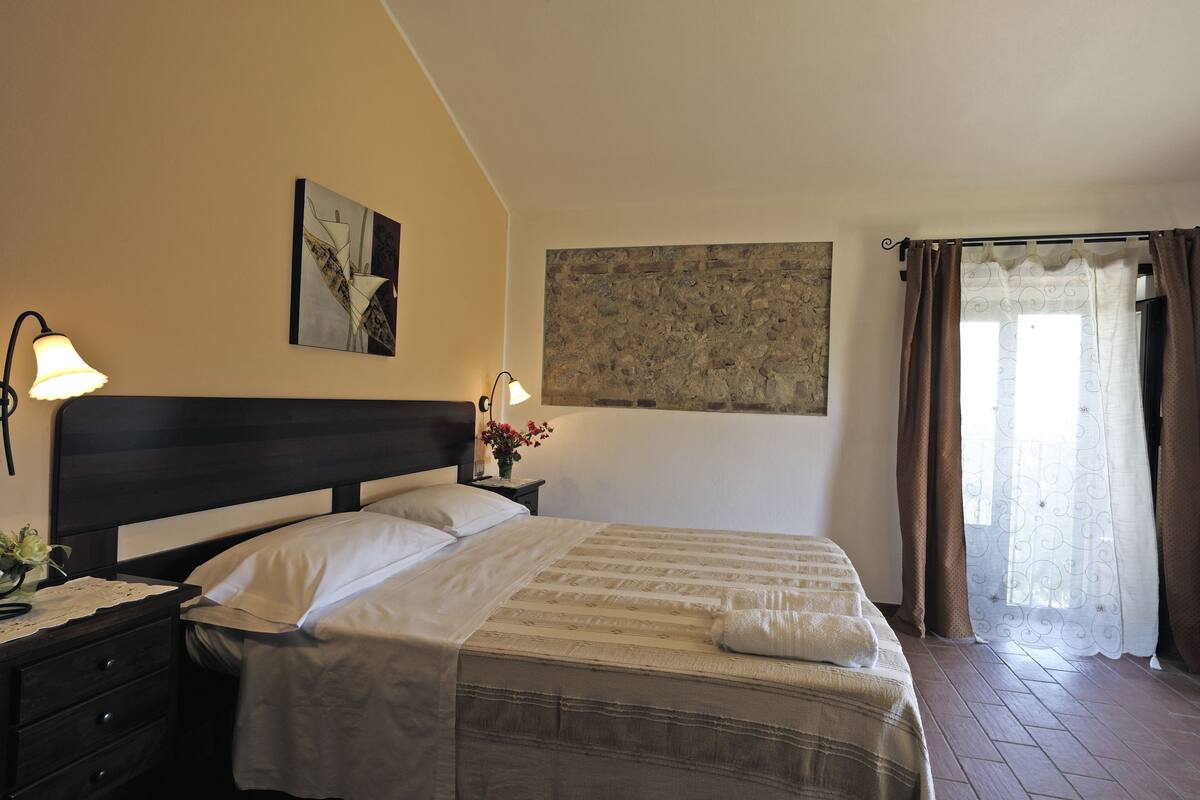 Double or Twin Room | Minibar, desk, soundproofing, rollaway beds