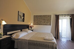 Minibar, desk, soundproofing, rollaway beds