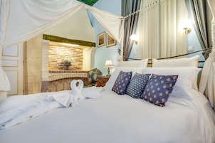 Double Room (Estia) | Premium bedding, in-room safe, individually decorated