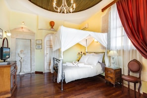 Quarto casal, vista para o mar (Oval) | Banheiro | Chuveiro, produtos de toalete de grife, secador de cabelo 