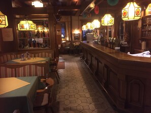 Bar (in der Unterkunft)