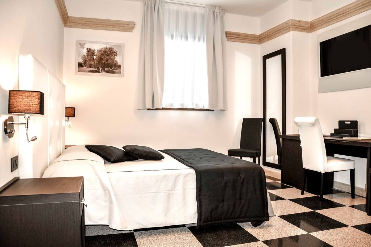 Ropa de cama de alta calidad y minibar 