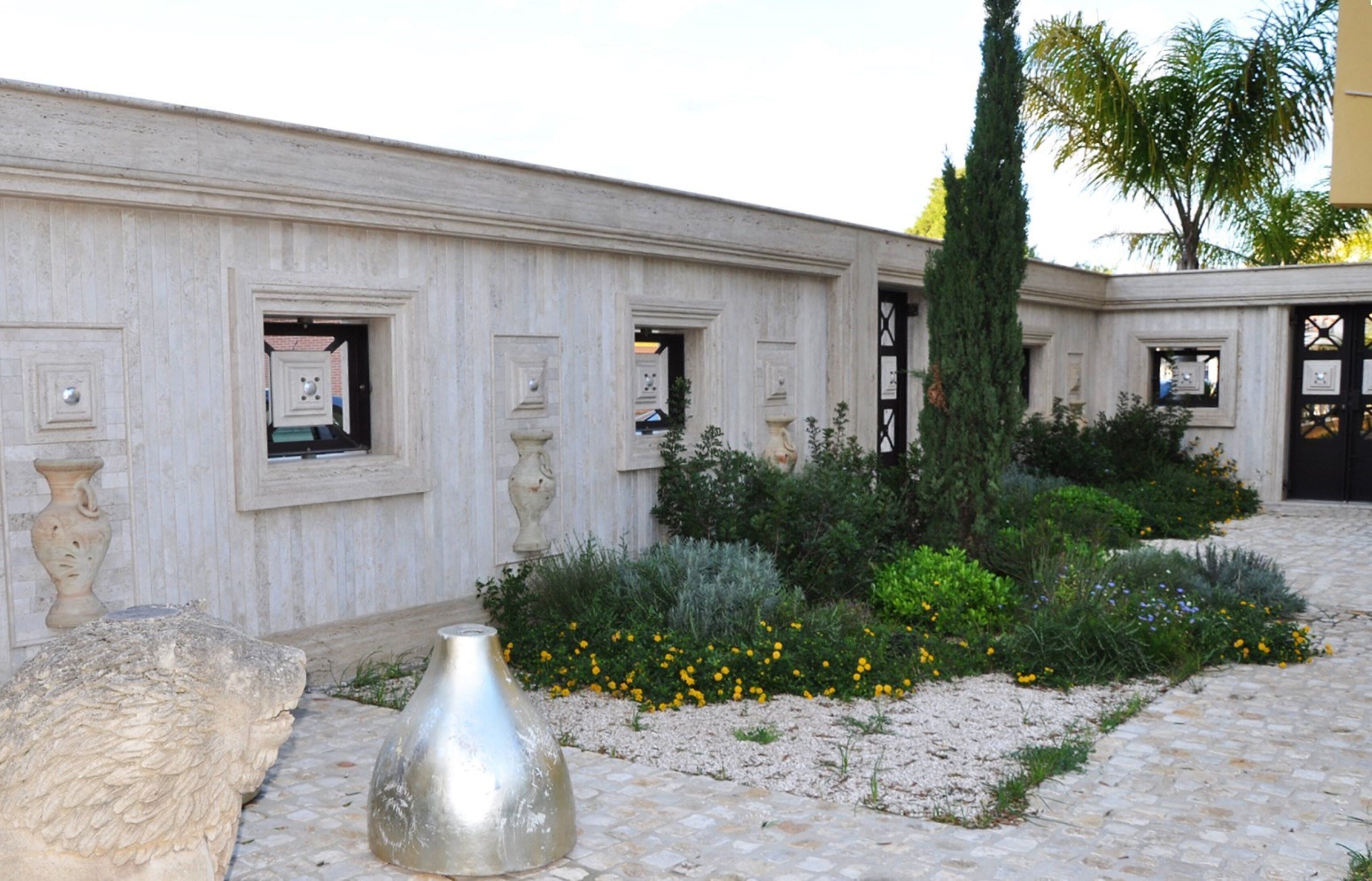 المنشأة من الخارج