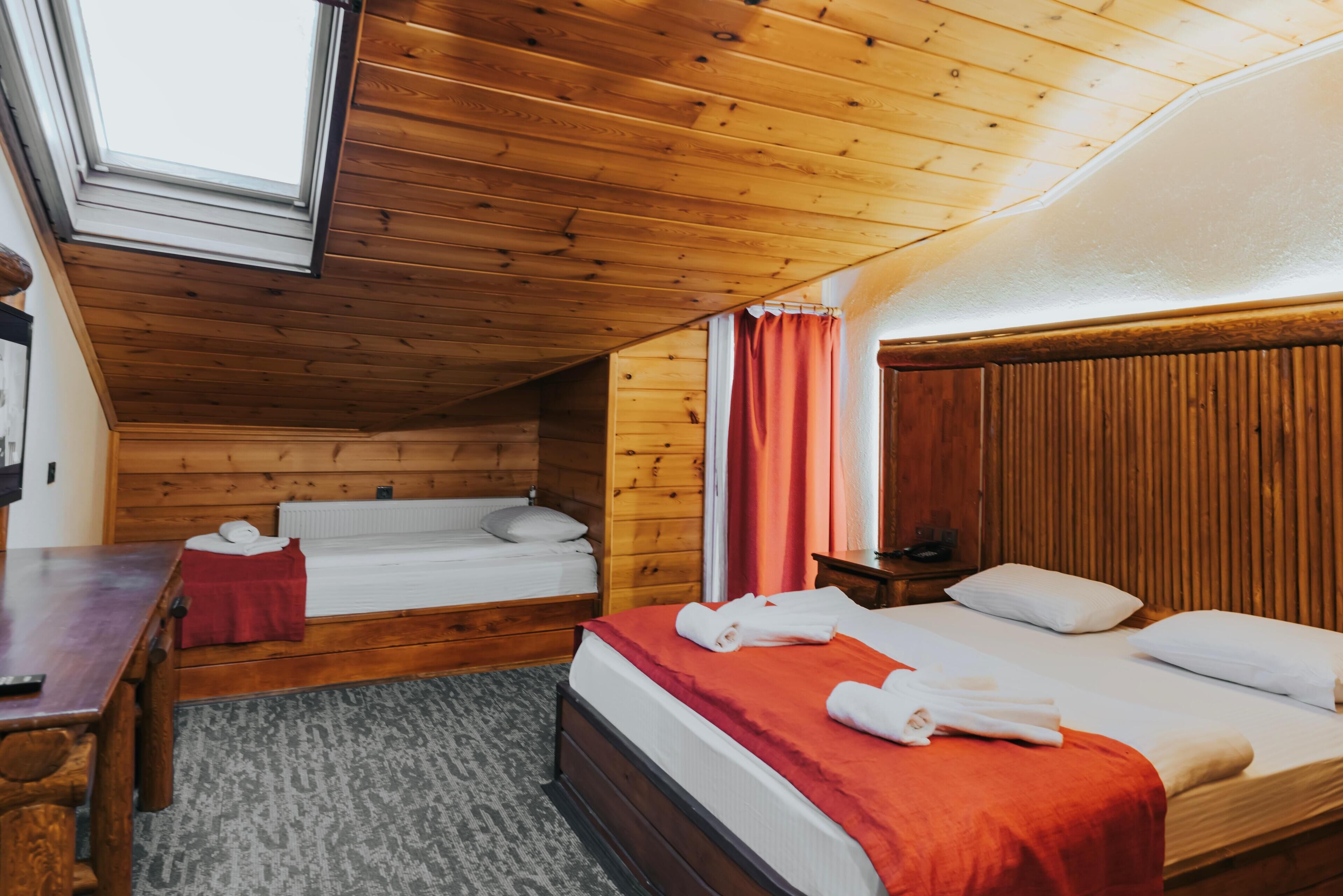 triple room, lanai, city view | safe