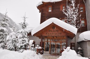 المنشأة من الخارج