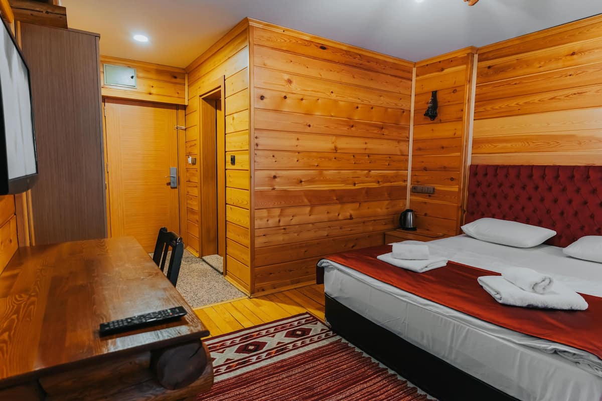 standard double or twin room | safe