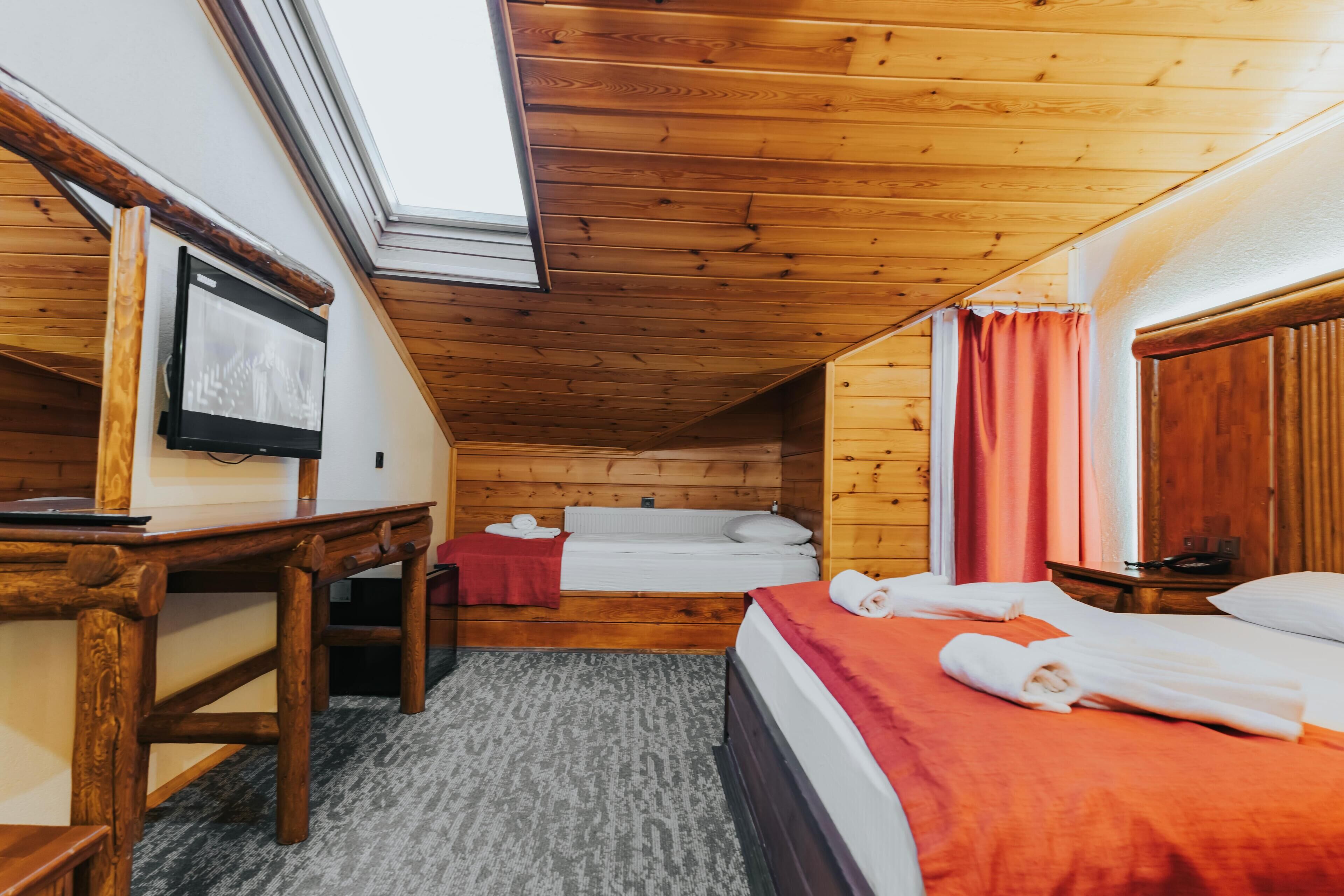 triple room, lanai, city view | safe