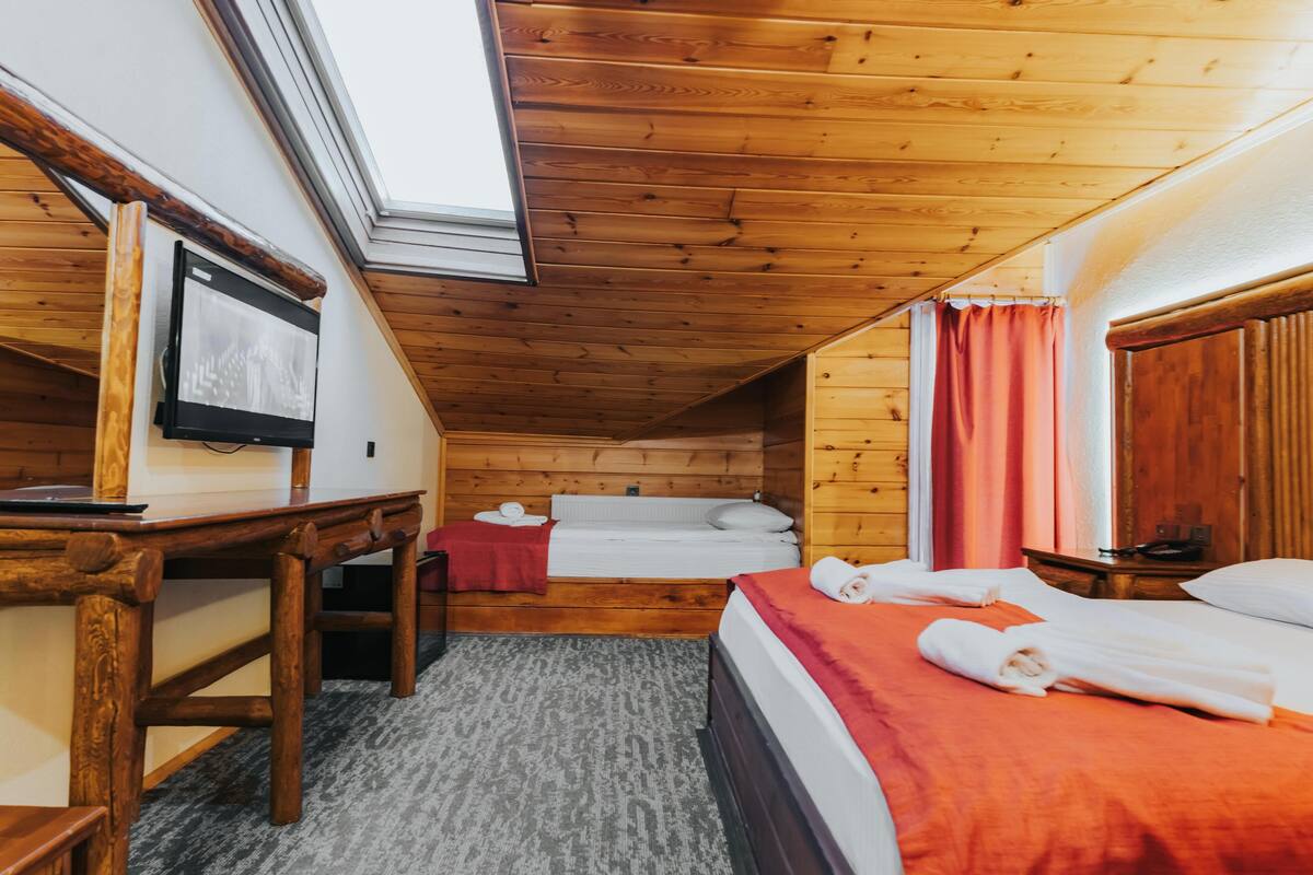 triple room, lanai, city view | safe