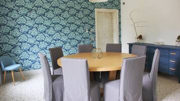 Daily buffet breakfast (EUR 15 per person)