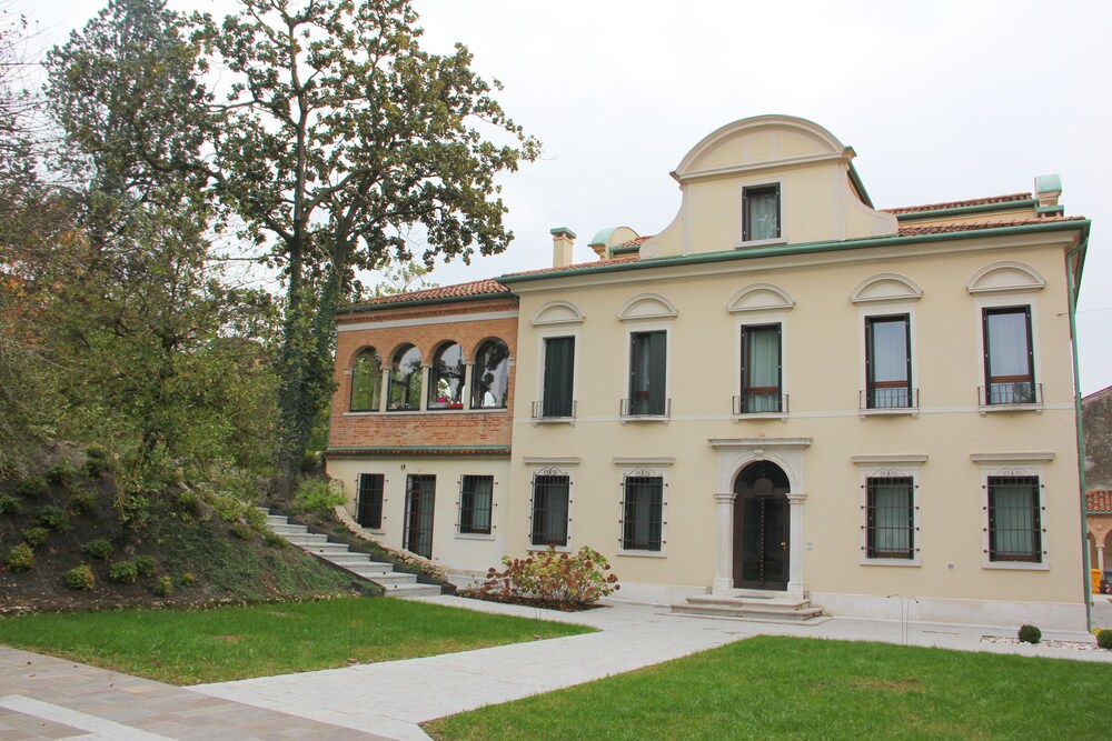 Villa Oriani Bed and Breakfast image