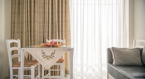 32–tuumainen taulutelevisio, jossa satelliittikanavat