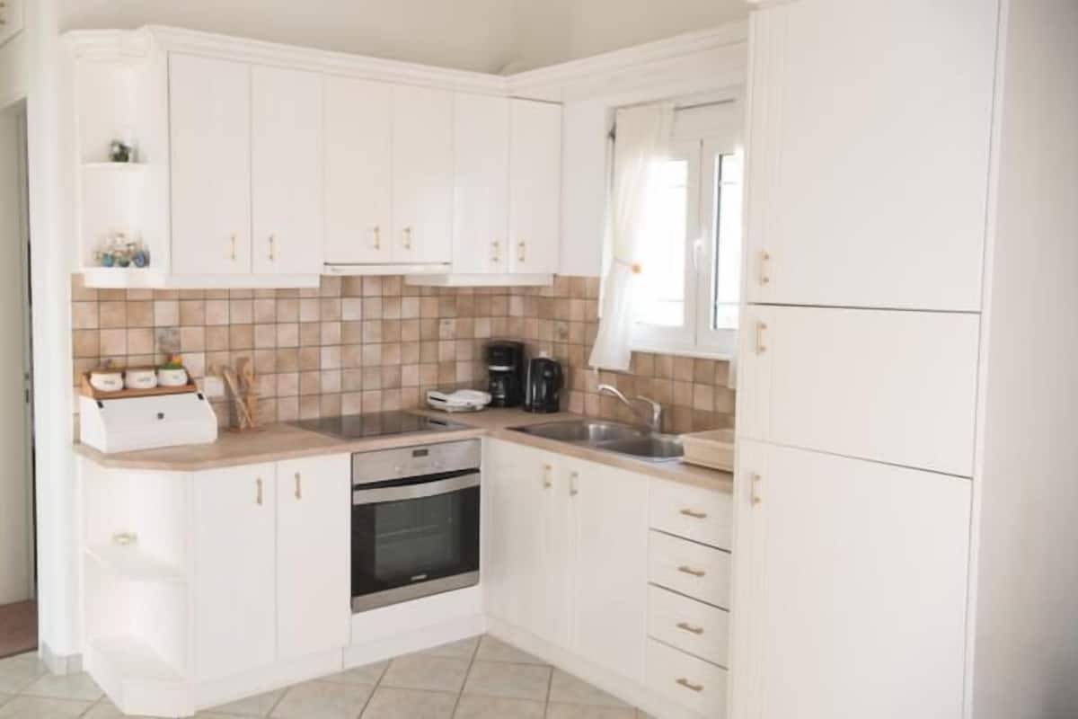 Apartment, 1 Bedroom, Sea View (for 3) | Private kitchen | Fridge, oven, stovetop, coffee/tea maker
