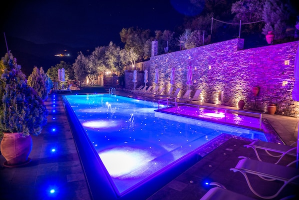 2 outdoor pools, pool umbrellas, pool loungers