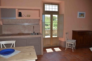 Departamento, 1 habitación, con acceso para personas discapacitadas, vista a la alberca | Cocineta privada | Refrigerador 