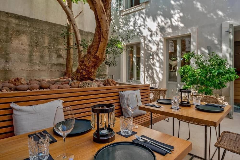 Heritage Hotel 19