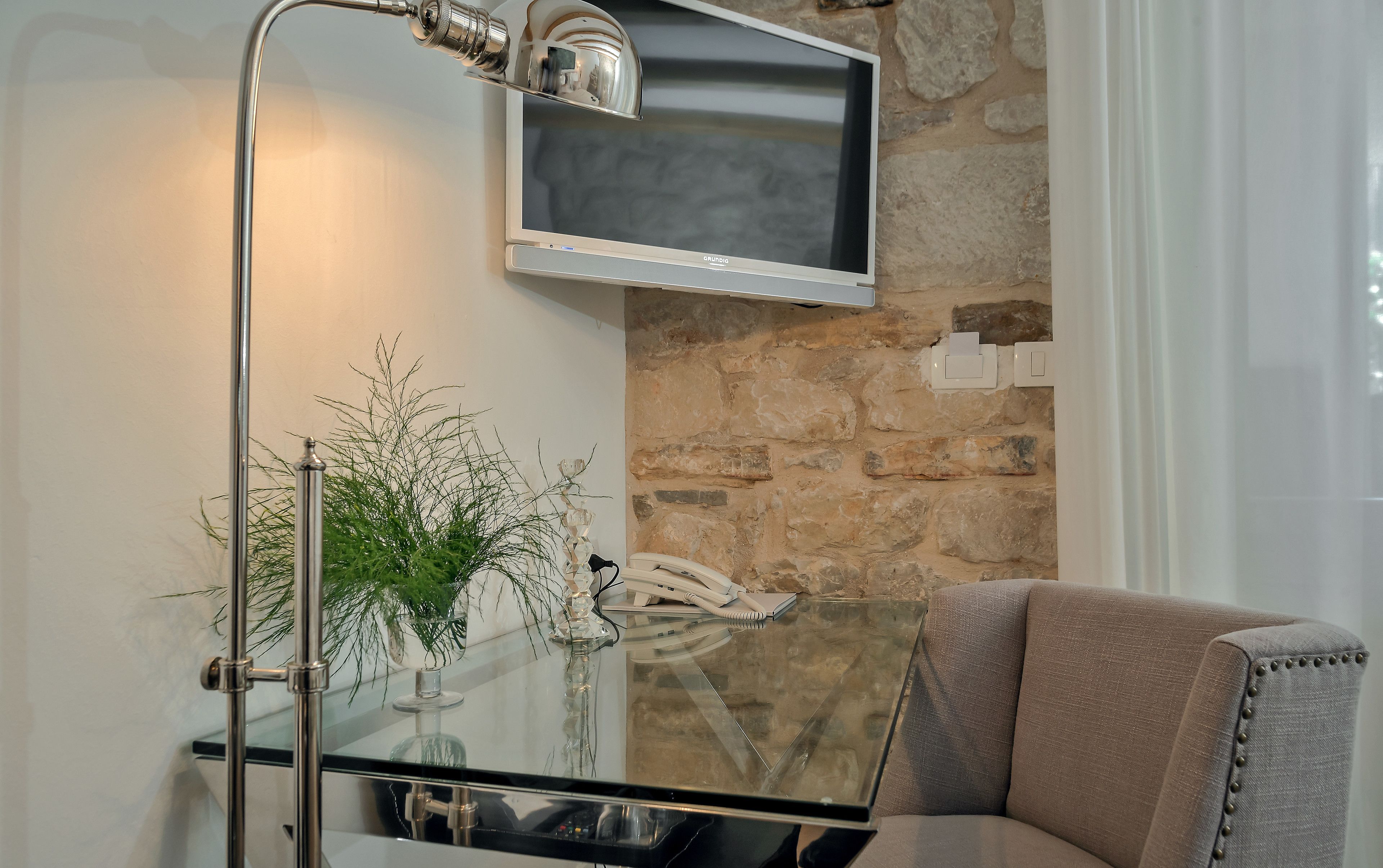 double room, ground floor | premium bedding, minibar, in-room safe, desk