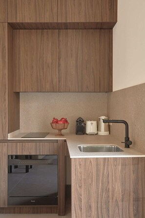Apartment | Private kitchen | Fridge, microwave, stovetop, espresso maker - U-Sense Sevilla Santa Cruz (Seville)