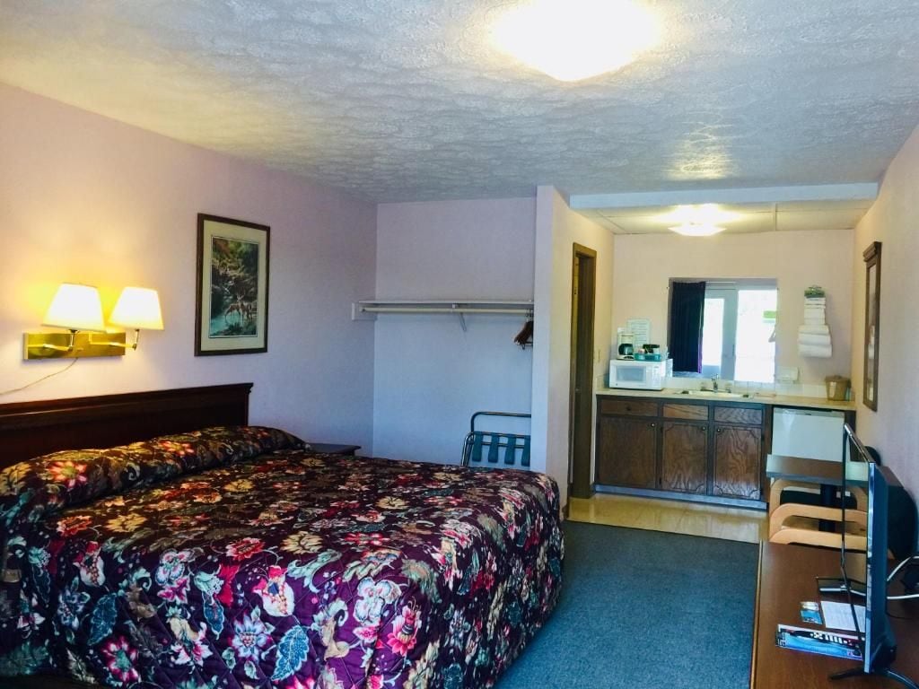 Iron/ironing board (on request), WiFi (free), bed sheets