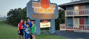 Mountain Country Inn
