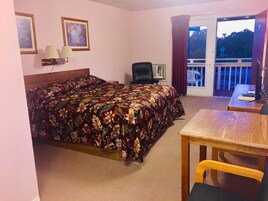 Standard Room, 1 King Bed | Iron/ironing board, free WiFi, bed sheets
