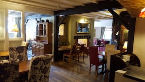 Unclassified image, 4 of 21, button - Walnut Tree Hotel (Yeovil)