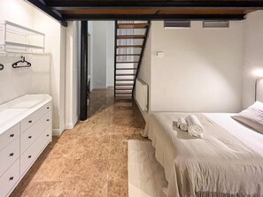 Family Room | In-room safe, desk, blackout drapes, soundproofing