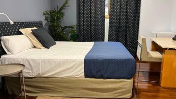 Habitació econòmica, 1 llit doble | Caixa forta a l'habitació, escriptori i cortines opaques