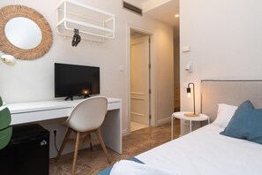 Single Room | In-room safe, desk, blackout curtains, soundproofing - VTZ Orús Factory Hotel - Parking Muy Económico (Zaragoza)