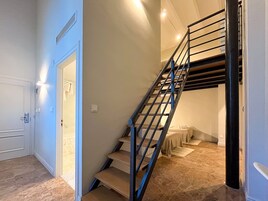 Habitación familiar | Caja fuerte, escritorio, cortinas opacas y sistema de insonorización