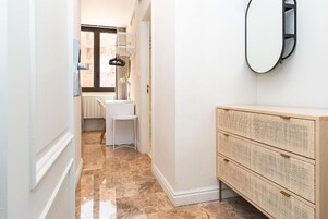 Habitación individual | Caja fuerte, escritorio, cortinas opacas y sistema de insonorización