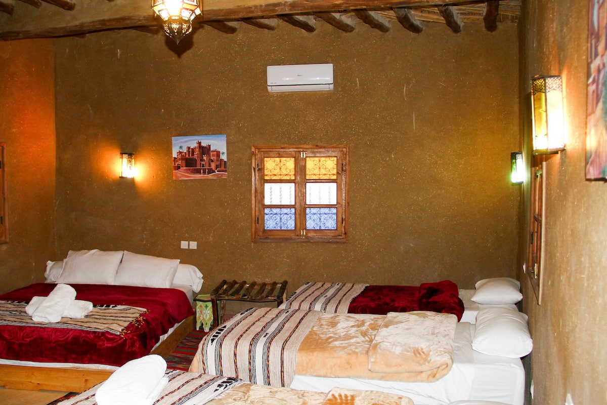 Quadruple Room (Ameridil) | Premium bedding, free WiFi, bed sheets