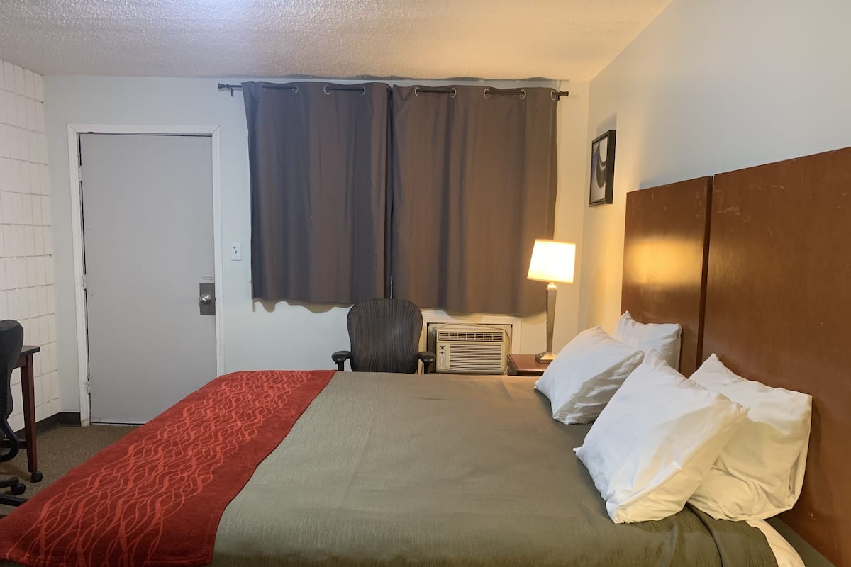 Single Room, 1 Double Bed | Free WiFi, bed sheets